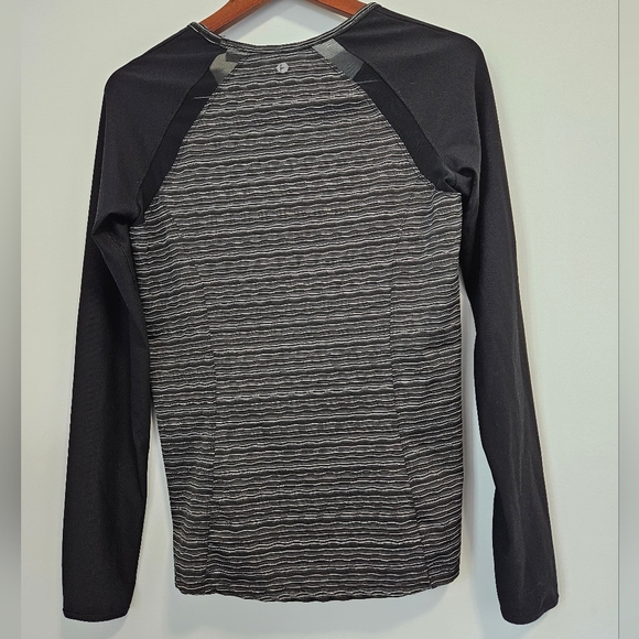 90 Degree Athletic Long Sleeve - Size US M - Picture 5 of 6